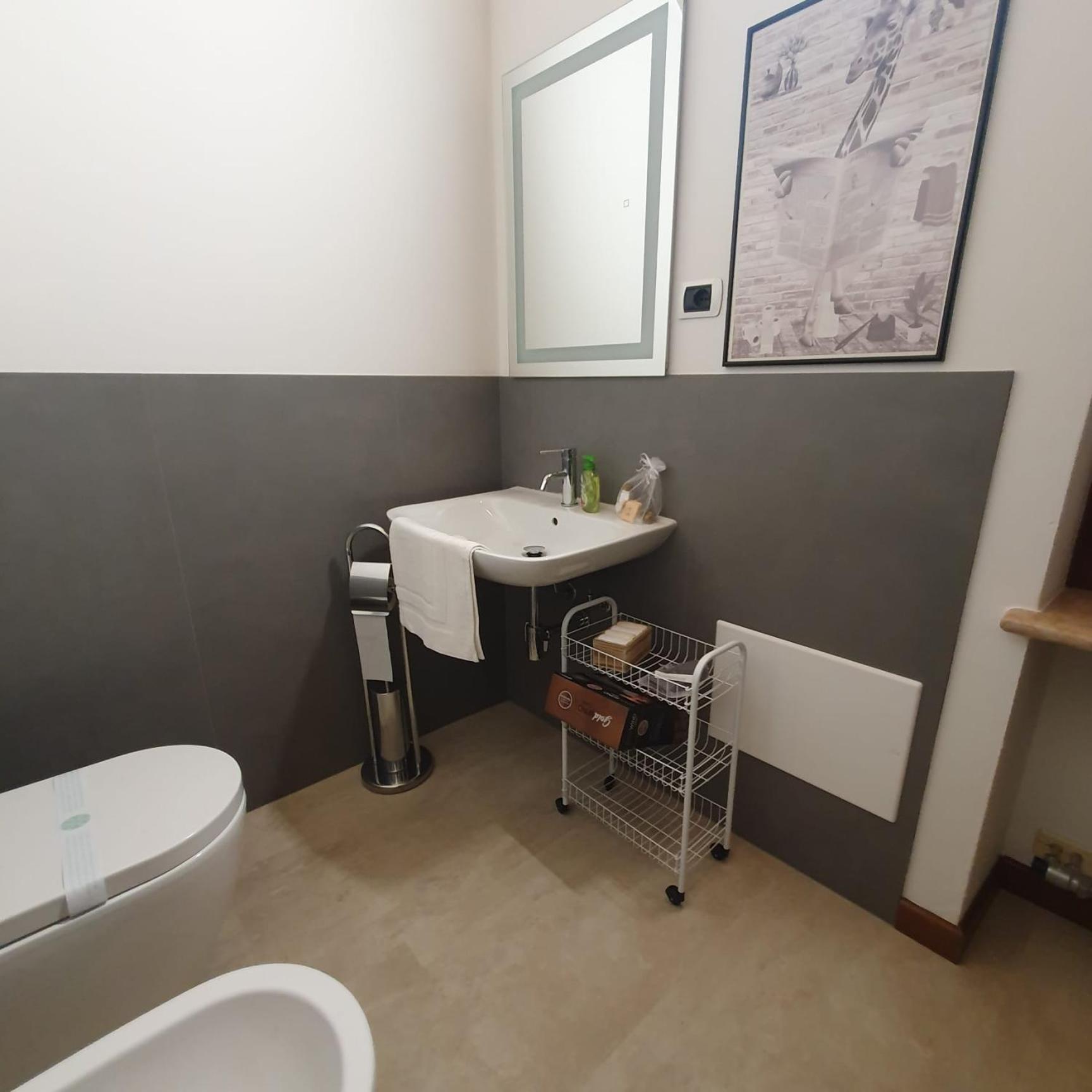 Gesuitirooms Сона Екстериор снимка